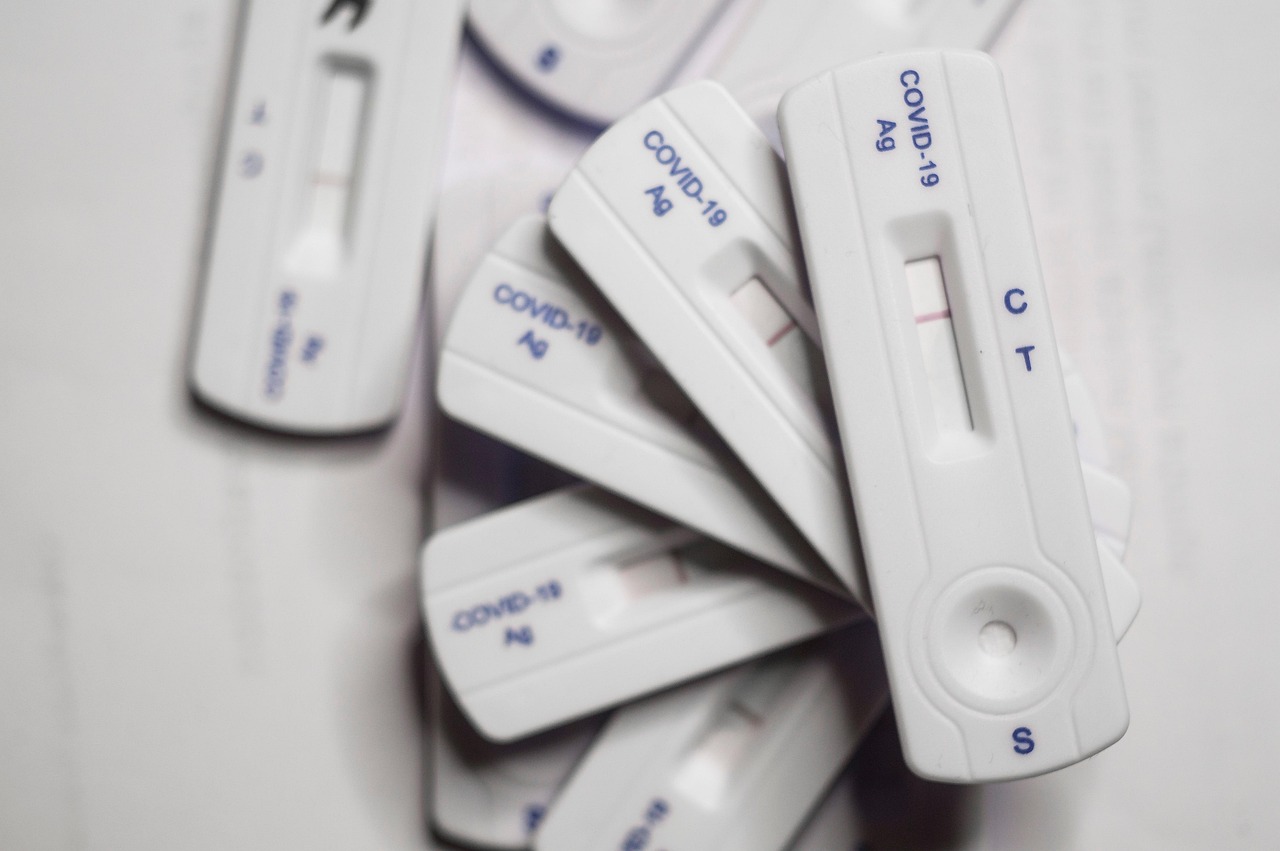 如何通过制度规范和技术手段管理和防范技术支持